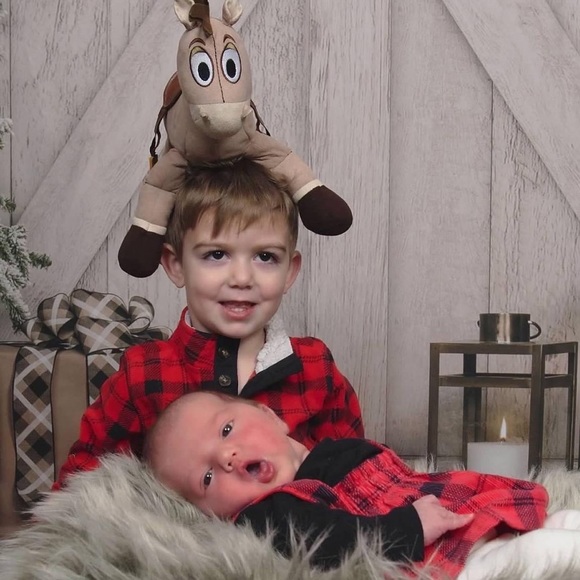 Meet your posher!! - Picture 2 of 7